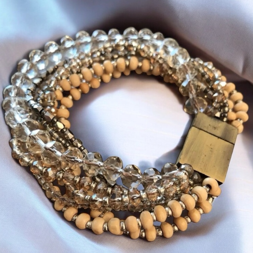 48 hour Sale Francesca’s Multirowbe Bracelet Magnetic Clasp NWT - Picture 1 of 6